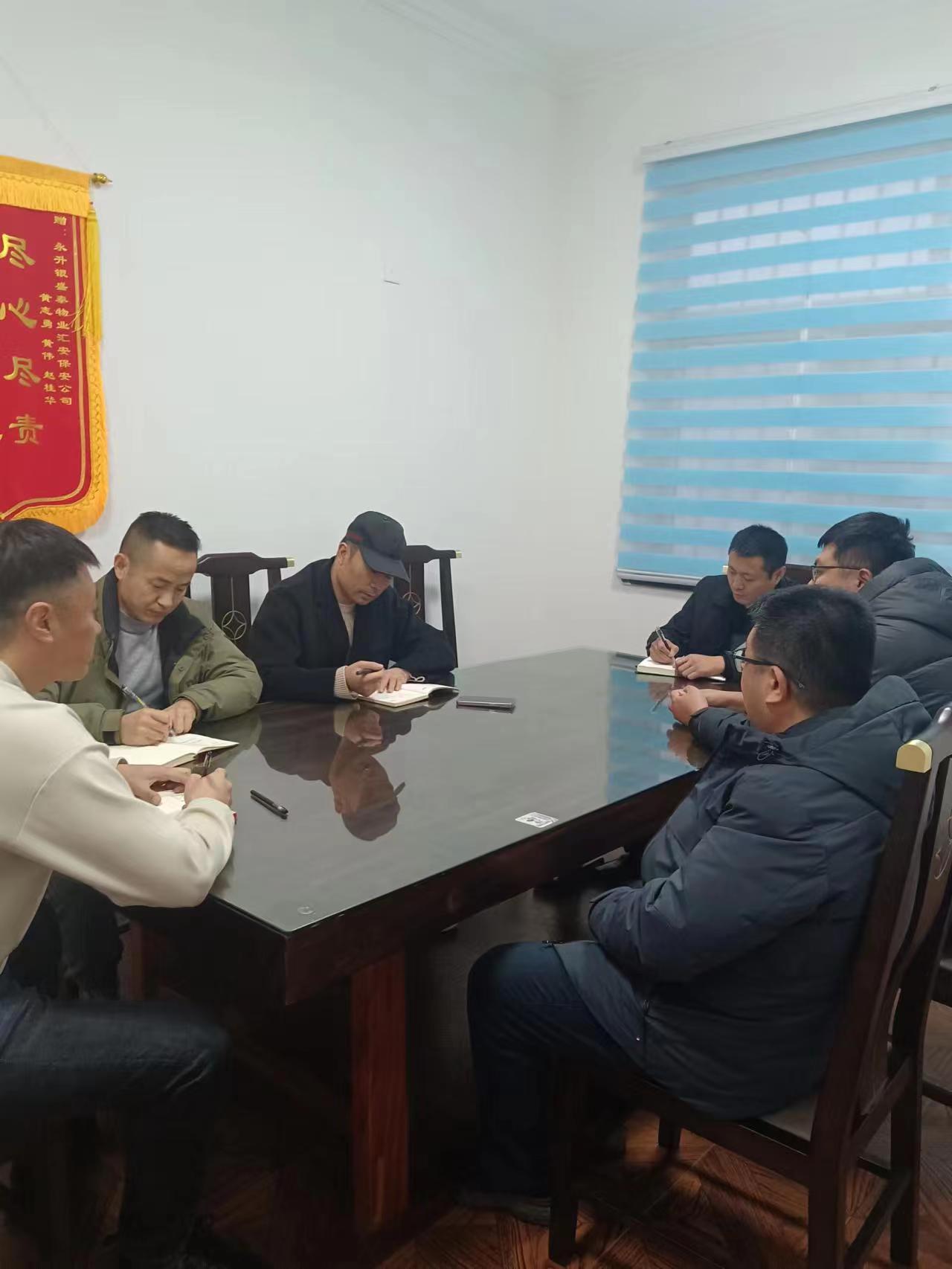 2-23121H11526329.jpg 城陽區(qū)物業(yè)辦有關(guān)領(lǐng)導(dǎo)來公司檢查指導(dǎo)工作(圖2)